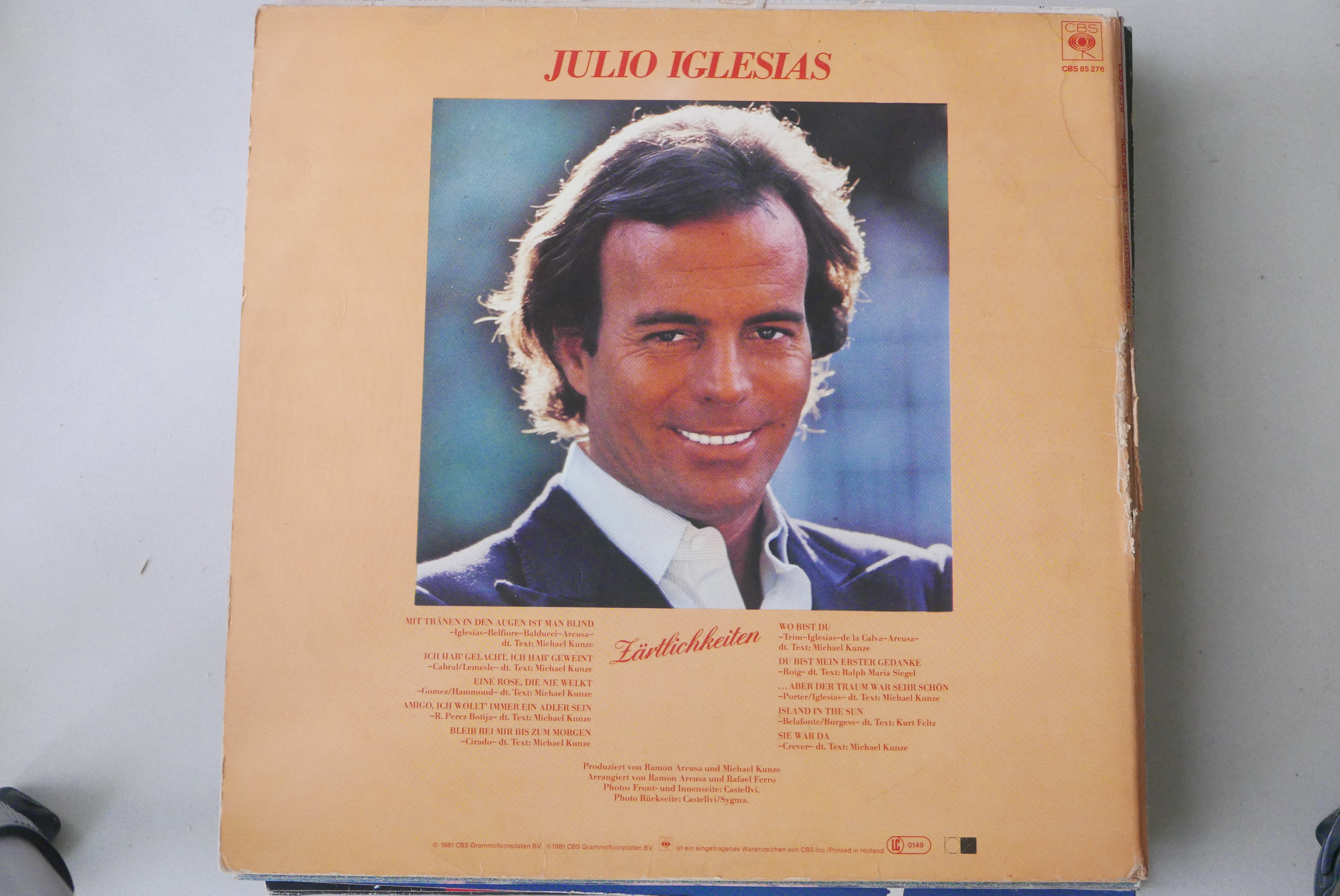 Хулио иглесиас слушать. Хулио Иглесиас. Julio Iglesias - 1981 - fidele. Хулио Иглесиас плакат. Обложки пластинок виниловых Хулио Иглесиас.